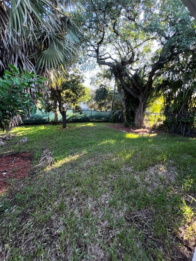 Building Photo - 860 SW 10th St