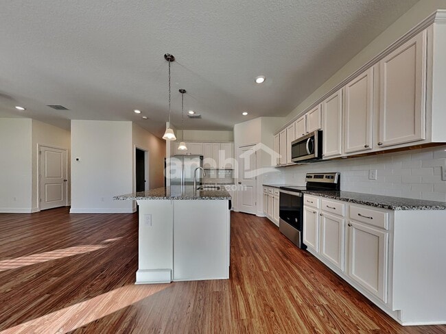 Building Photo - 921 Walden Pond Dr