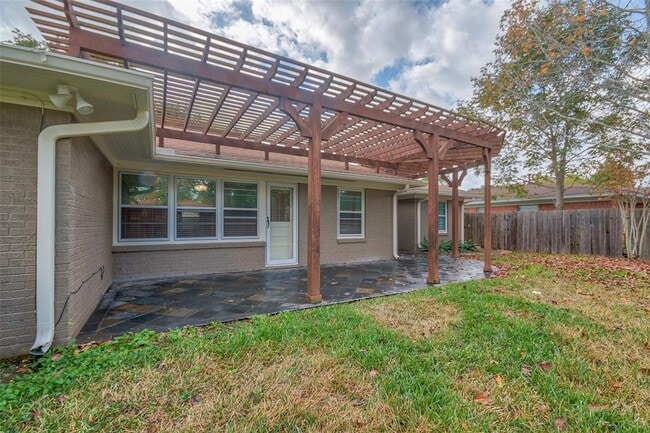 Building Photo - 4710 Willowbend Blvd