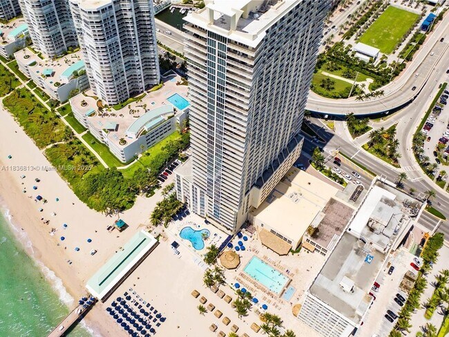 Building Photo - 16699 Collins Ave