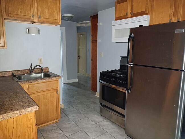 Primary Photo - 2254 N 67th St
