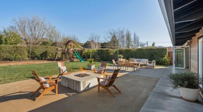 Building Photo - Beautifully remodeled 2BD/2BA single-level home in Tiburon