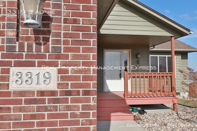 Primary Photo - Perfect 4 bedroom 3 bathroom home 2200 sq ft!