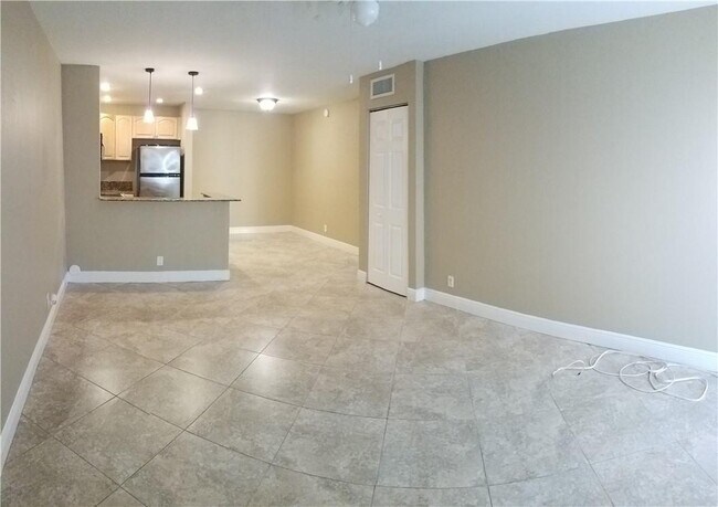 Building Photo - 10926 Royal Palm Blvd