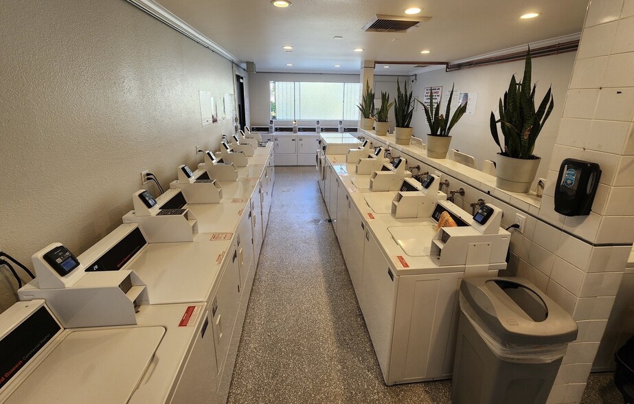 Building Photo - 18645 Hatteras St