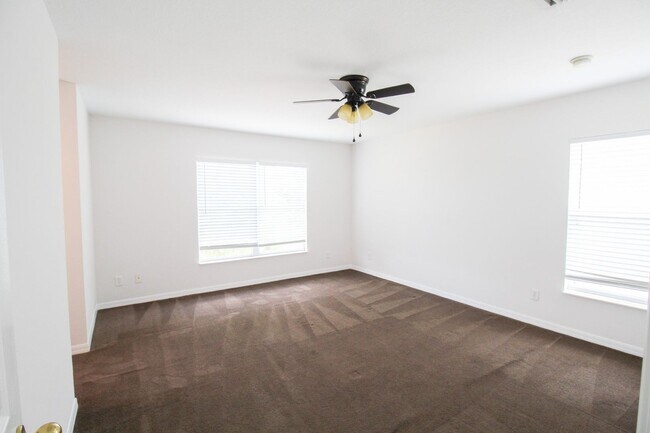 Building Photo - Lakeview 4-Bedroom, 2.5-Bath Annual Rental in Lakewood Ranch/Greenbrook