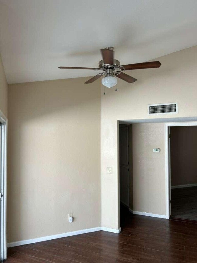 Building Photo - 15822 N 5th Ave