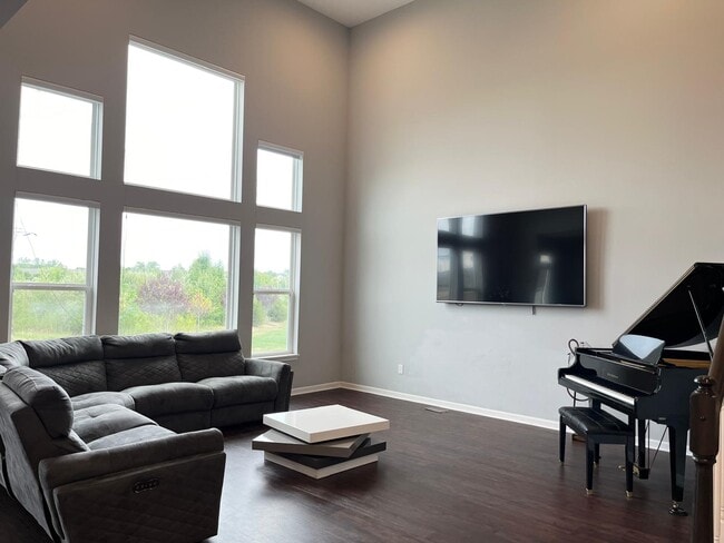 Building Photo - 176 Harness Way