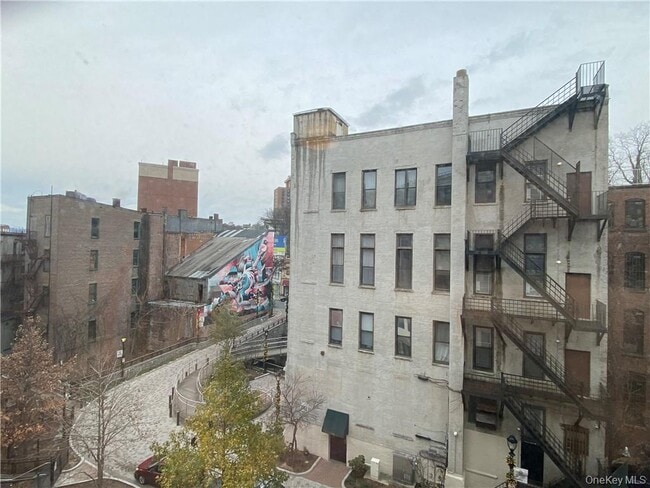 Building Photo - 2 Mill St