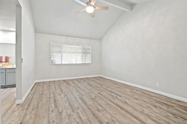 Building Photo - 148 N Roth Ln