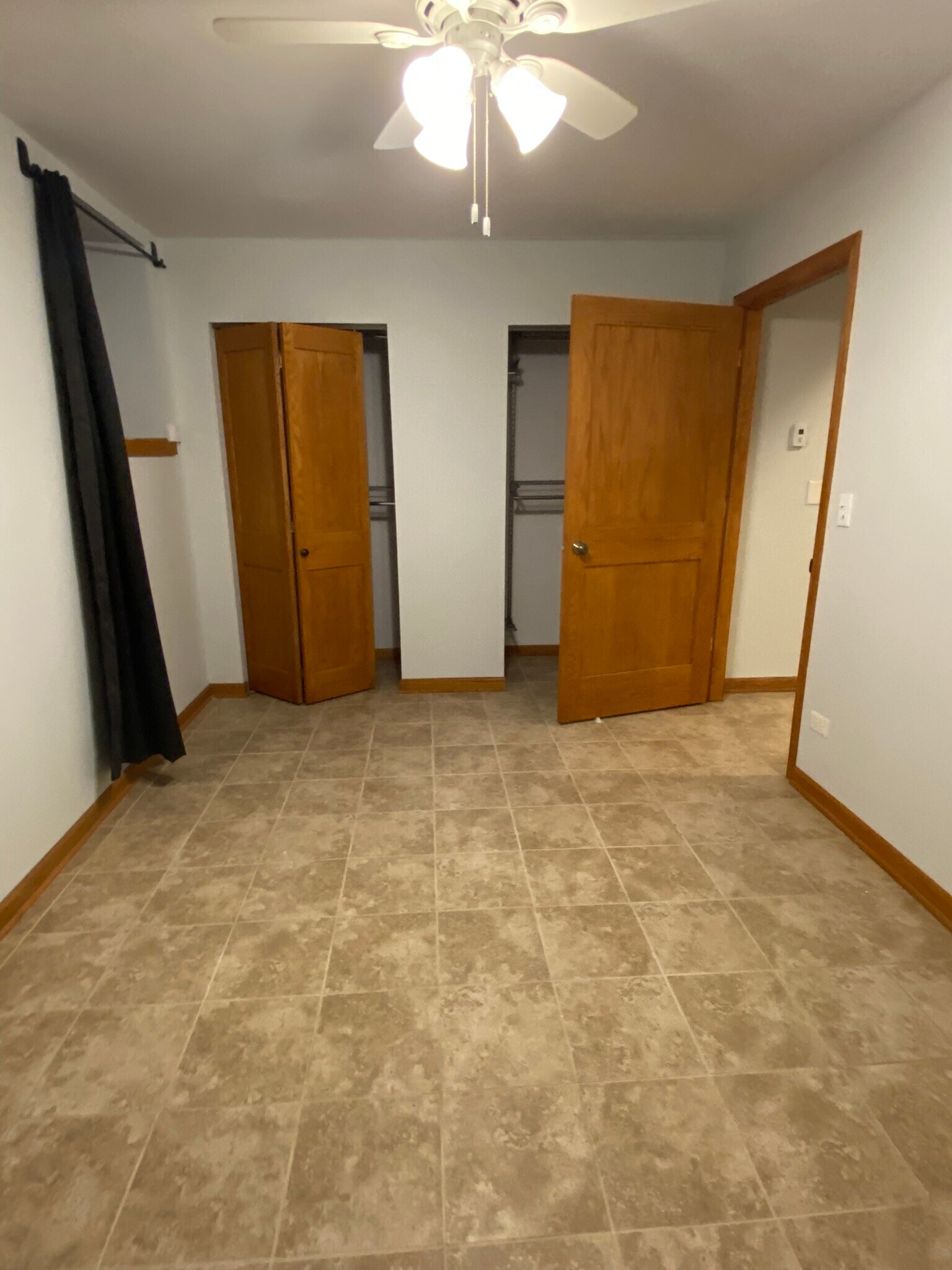 Bedroom 1, closets - 3014 W Palmer