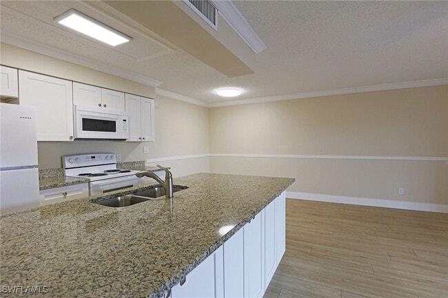 Building Photo - 5319 Summerlin Rd