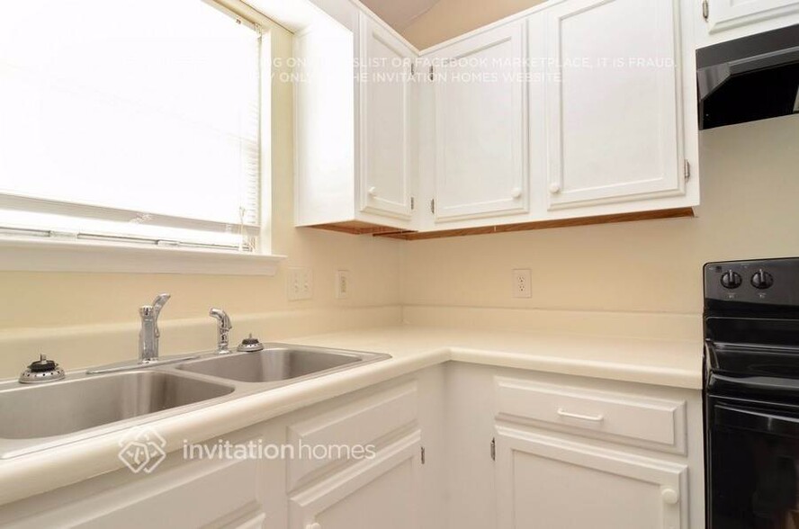 Building Photo - 1060 Heatherwood Ct