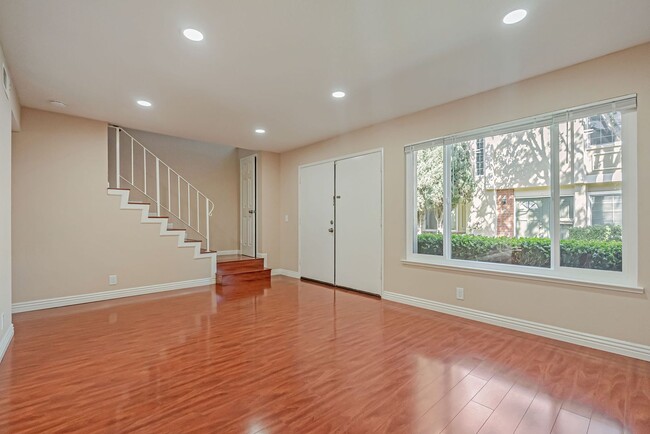 Building Photo - BEAUTIFUL REMODELED TWO STORY TOWNHOME IN ...