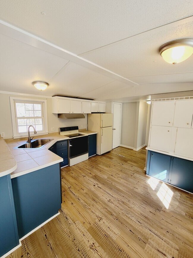 Building Photo - LELAND - Hickory Hollow - 2 Bedroom Mobile...