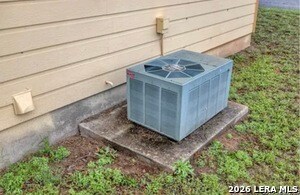 Building Photo - 622 S Oak St