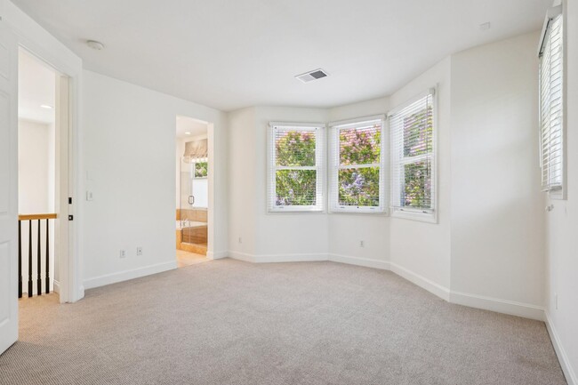 Building Photo - Luxurious Home in Downtown Palo Alto Available Now