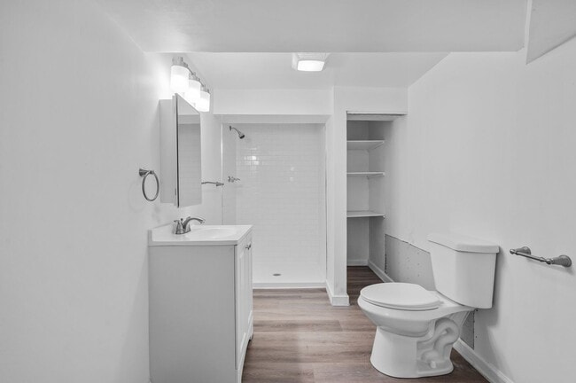 Building Photo - 5 bed 2 bath - Great Brookline location.  ...