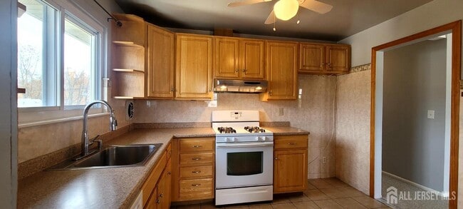 Building Photo - 12 Van Buren Ave