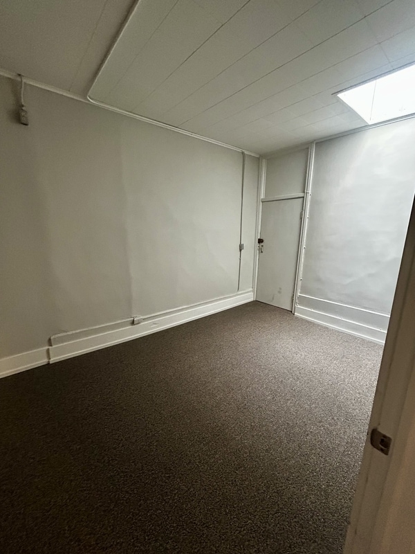 Building Photo - 845 Massachusetts St