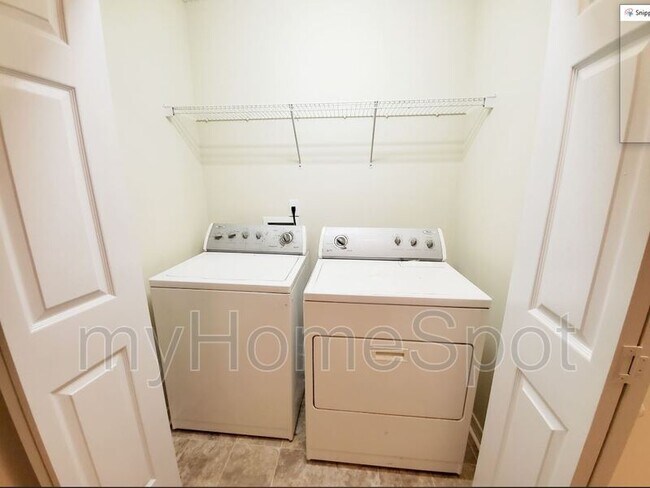 Building Photo - 9580 Cobblebrook Dr