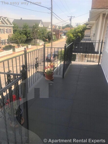 Building Photo - 188 Harvard St