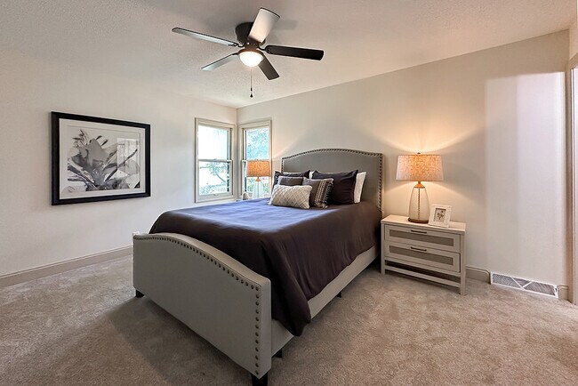 Building Photo - 922 N 122nd St