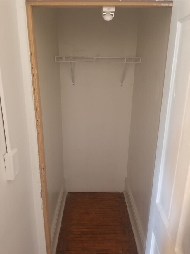 Building Photo - 226  1/2   E.  5TH STREET