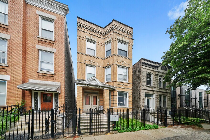 Building Photo - 2736 W Evergreen Ave