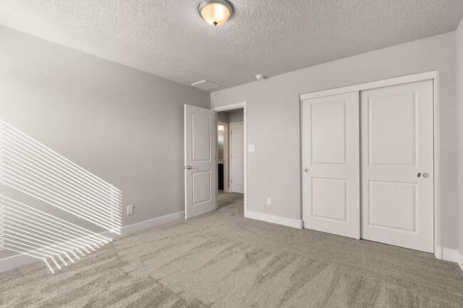Building Photo - 1883 Sunrise Ln