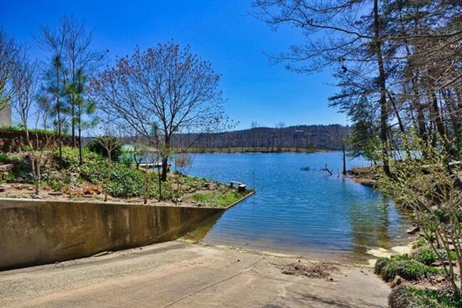 Building Photo - Smith Lake, 2 Bedroom, 2 bath