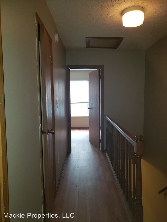 Building Photo - 3 br, 2.5 bath House - 331 East Varsity Lane