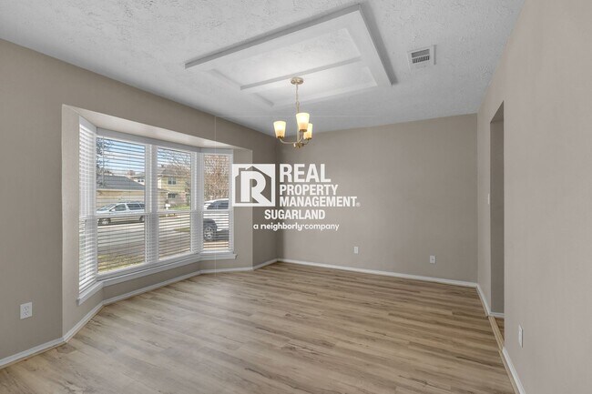 Building Photo - Charming Sugar Land Home: Modern Comfort & Great Location