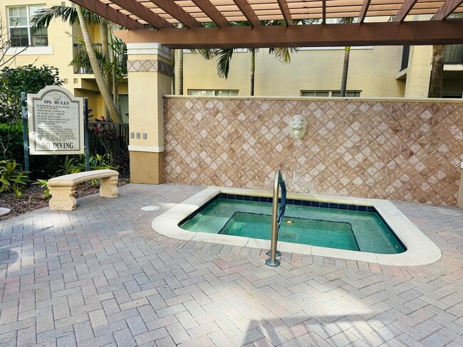Building Photo - 1801 N Flagler Dr