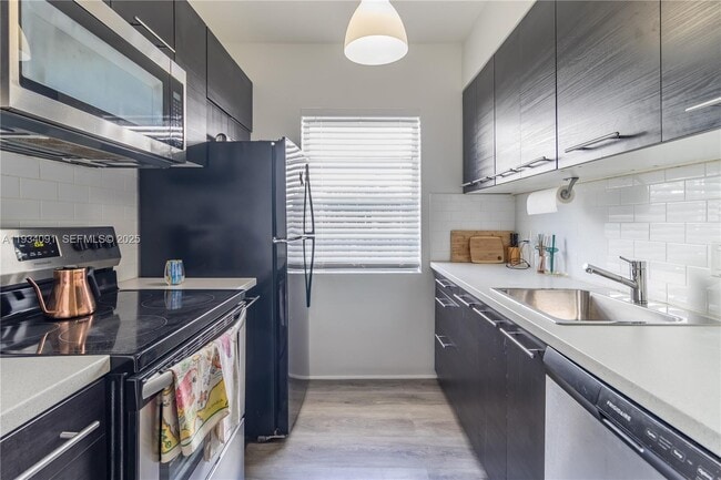 Building Photo - 1051 Michigan Ave