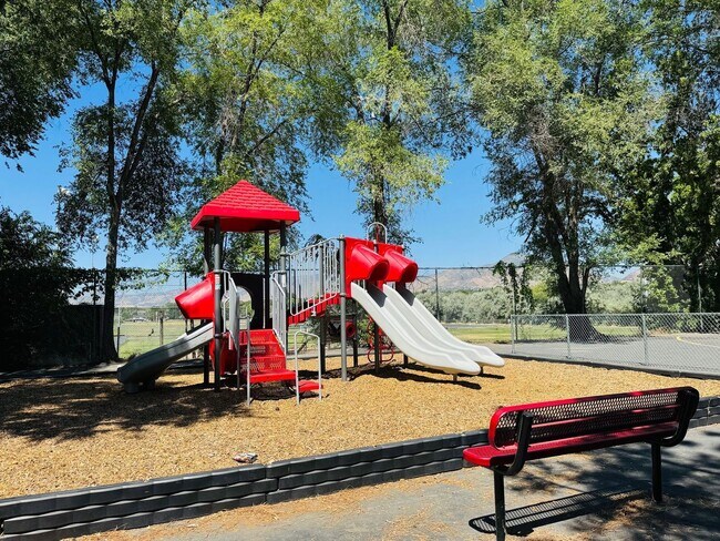 Building Photo - 2 bed/2 bath in Millcreek-**Move in Special-1/2 off first month**