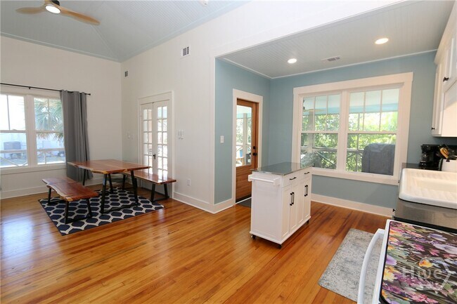 Building Photo - 201 Lovell Ave