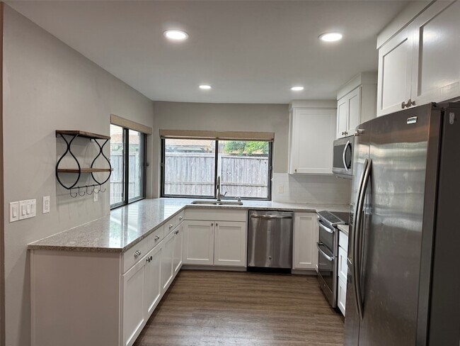 Building Photo - 15745 Covewood Cir