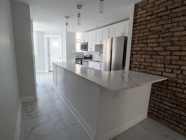 Building Photo - 5132 S Drexel Ave
