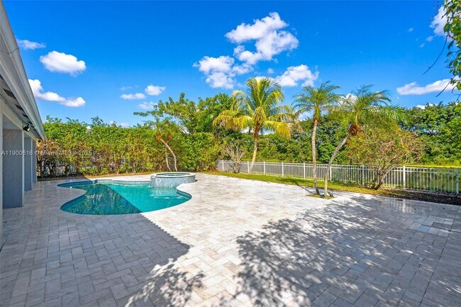 Building Photo - 425 SW 198th Terrace