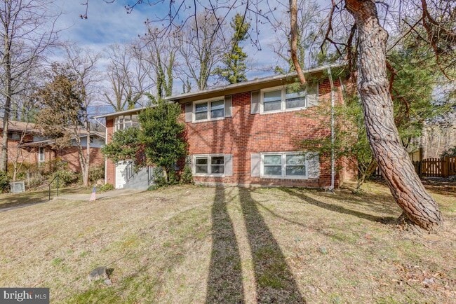 Building Photo - 6417 Earlham Dr