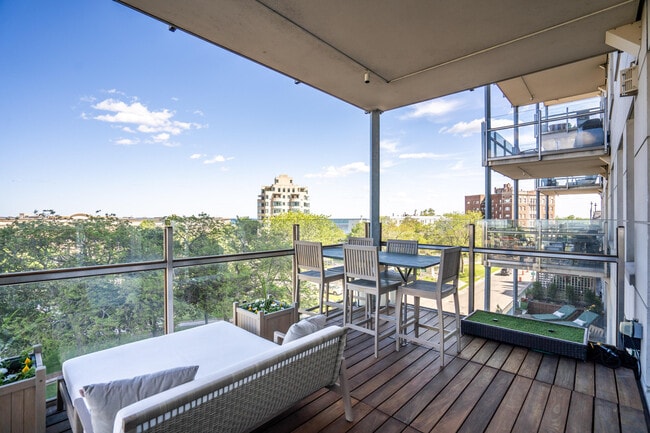 Building Photo - 1313 N Franklin Pl