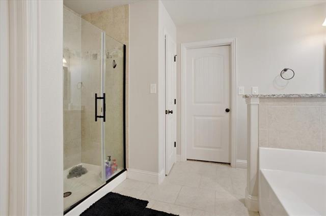 Building Photo - 2401 Southridge Ln