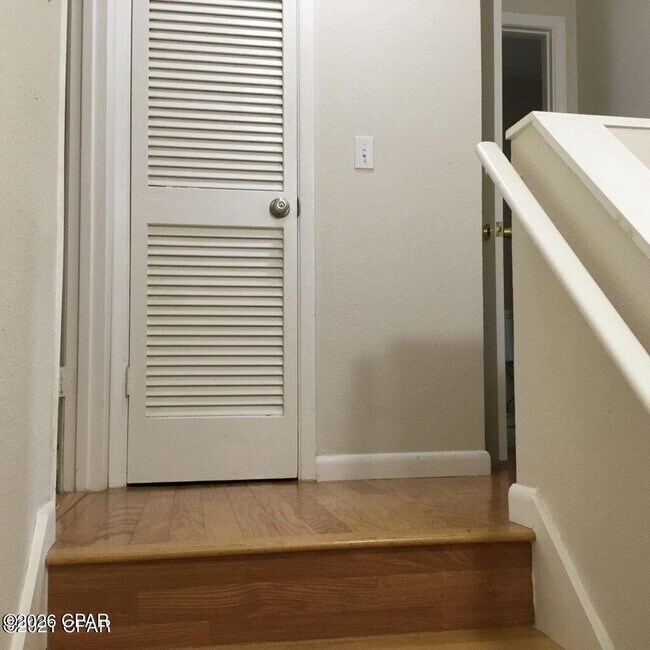 Building Photo - 1025 W 19th St