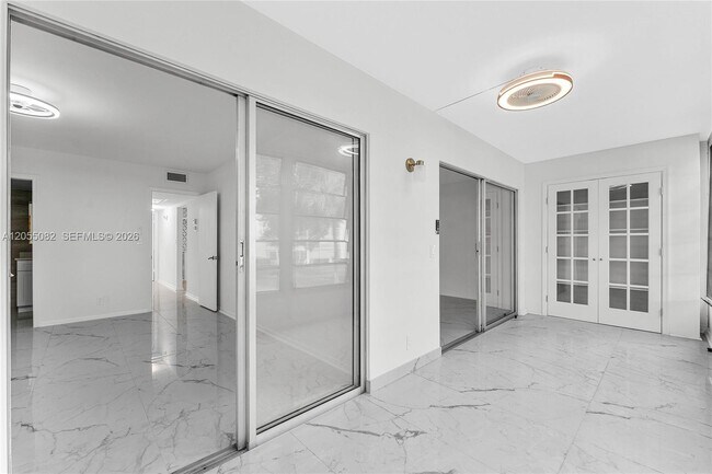 Building Photo - 2303 Lucaya Ln