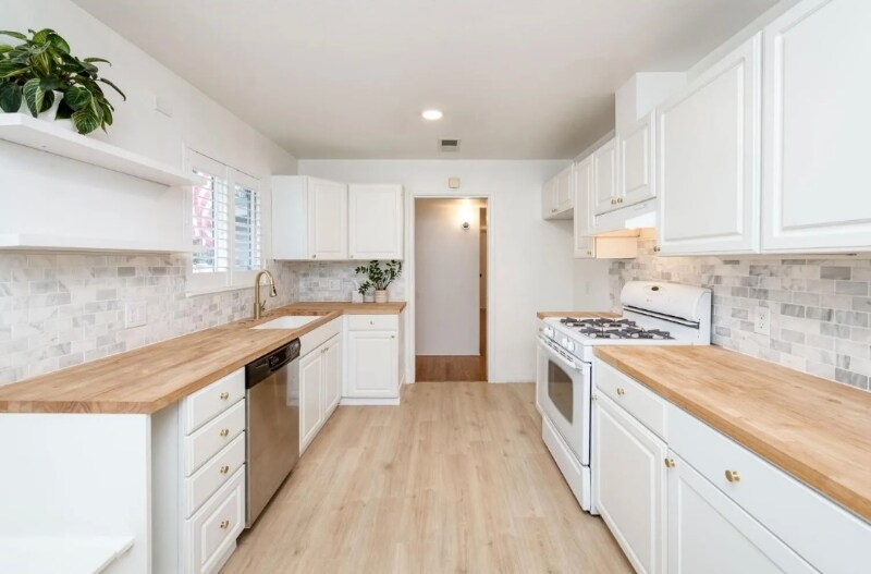 Building Photo - 5641 E Austin Way