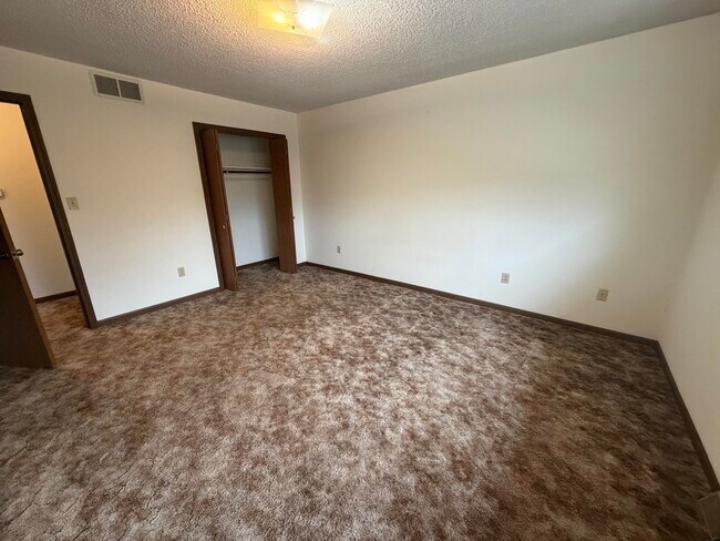 Building Photo - 2205 Warwick St