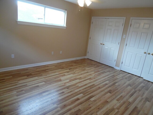 Building Photo - N260