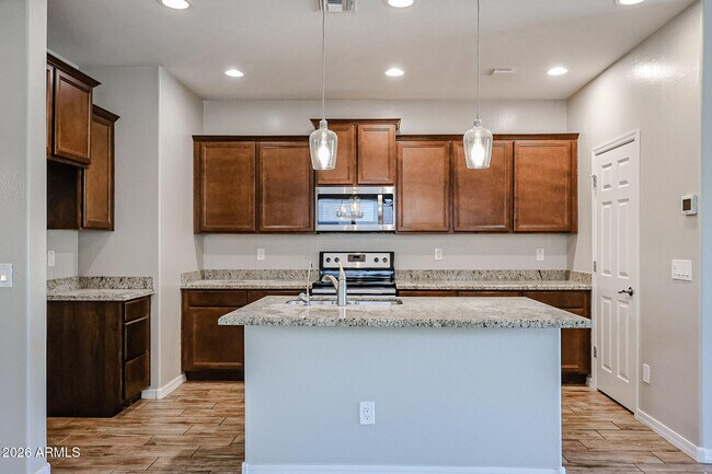 Building Photo - 20492 W Alsap Rd