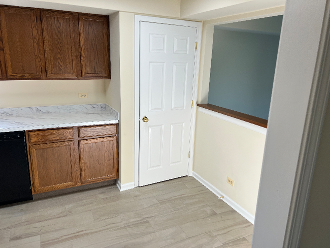 Building Photo - 315 Creekside Dr